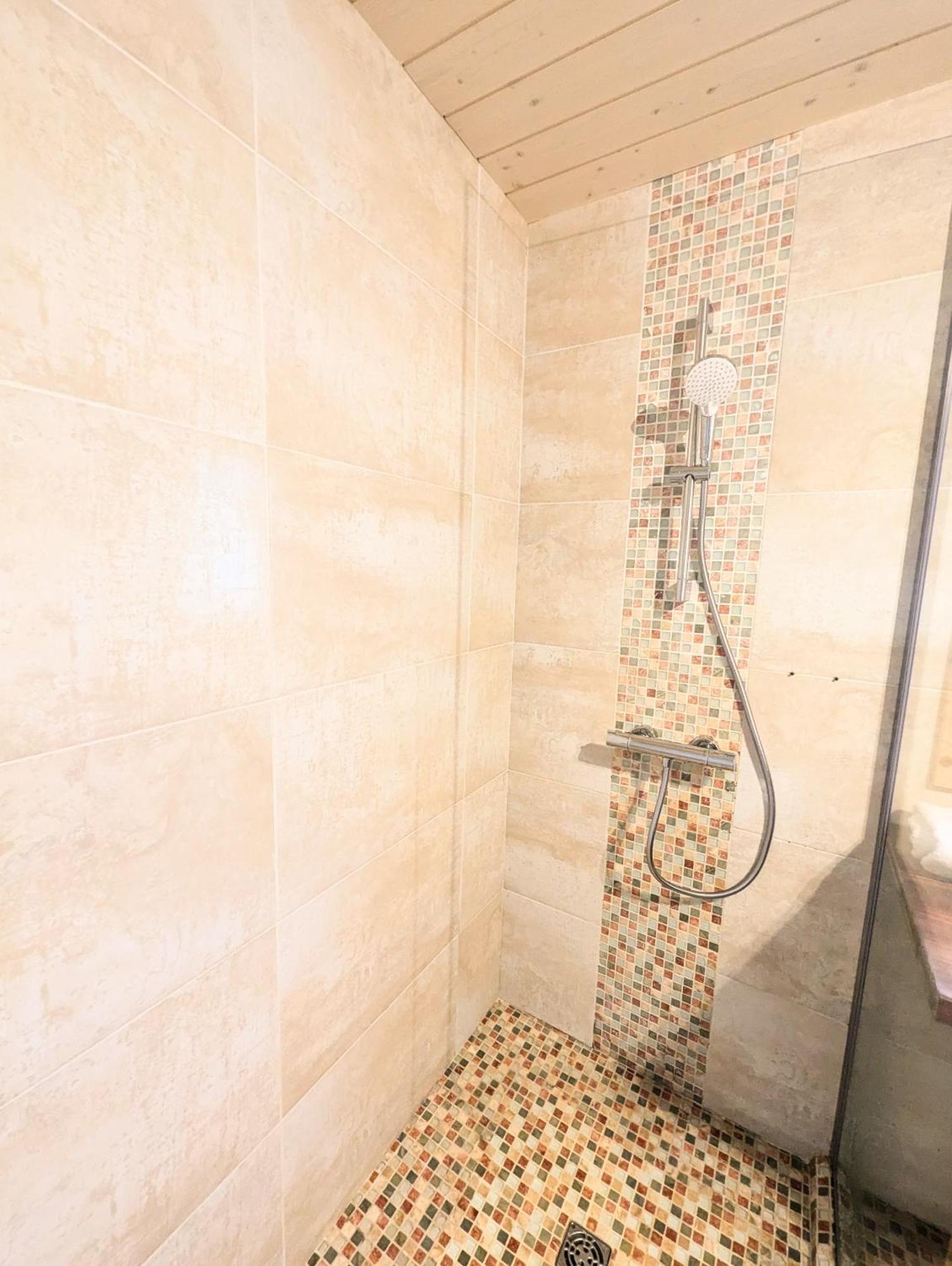 Chalet Sauna Jacuzzi 6 Personnes لابْريسْ المظهر الخارجي الصورة